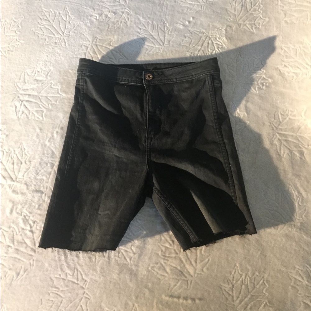 Black mom shorts with distressed hem